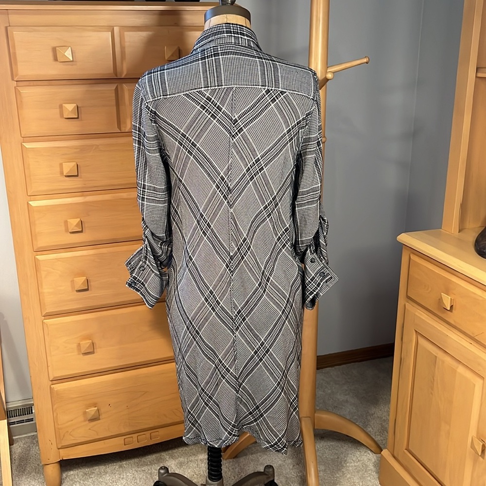 Euc Black/White Max Studio Size Medium Button Dow… - image 4